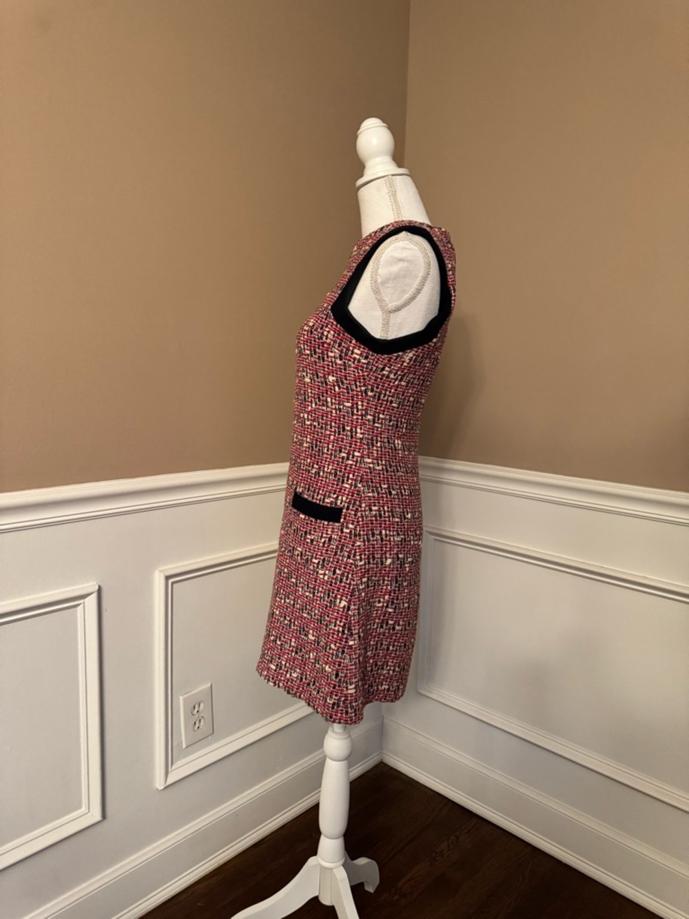 Vintage Sleeveless Pink Tweed Mini Dress with Black Accent Pockets - Picture 2 of 8
